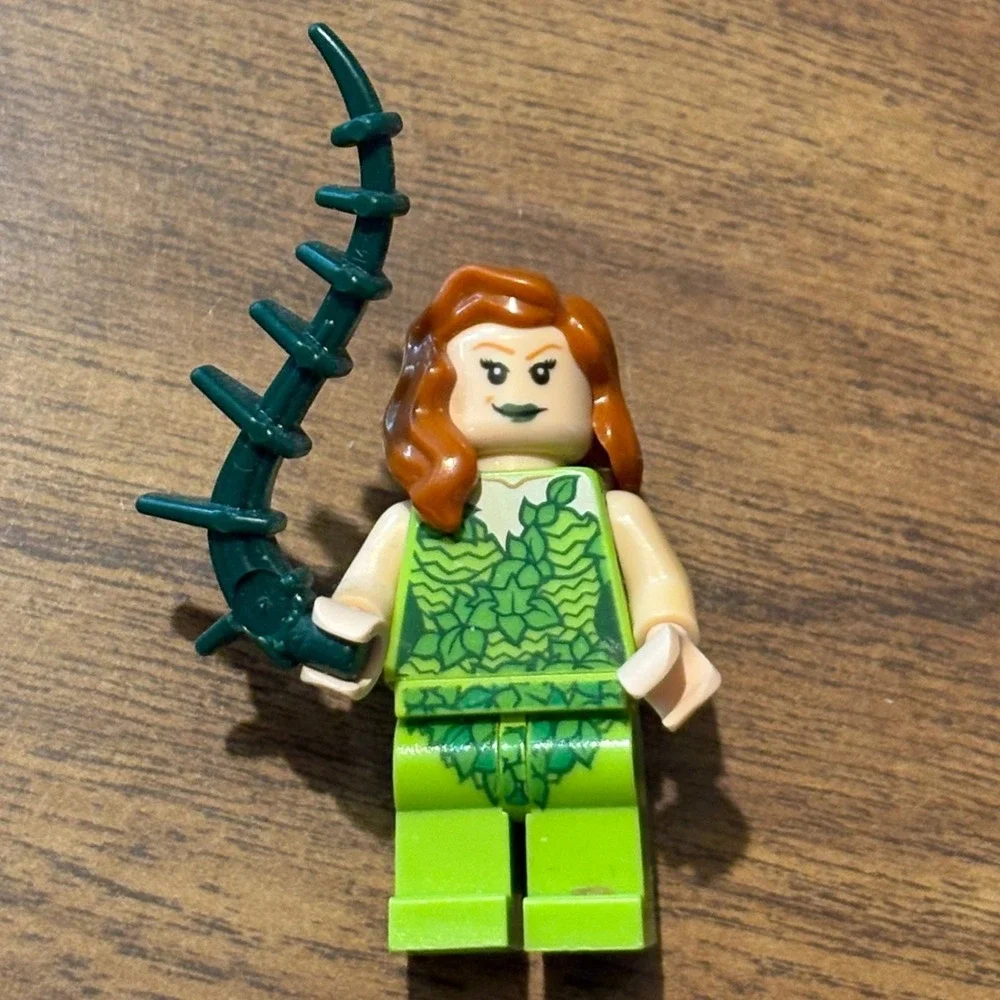 LEGO DC Super Heroes Poison Ivy Minifigure with Vine Accessory sh010 Batman